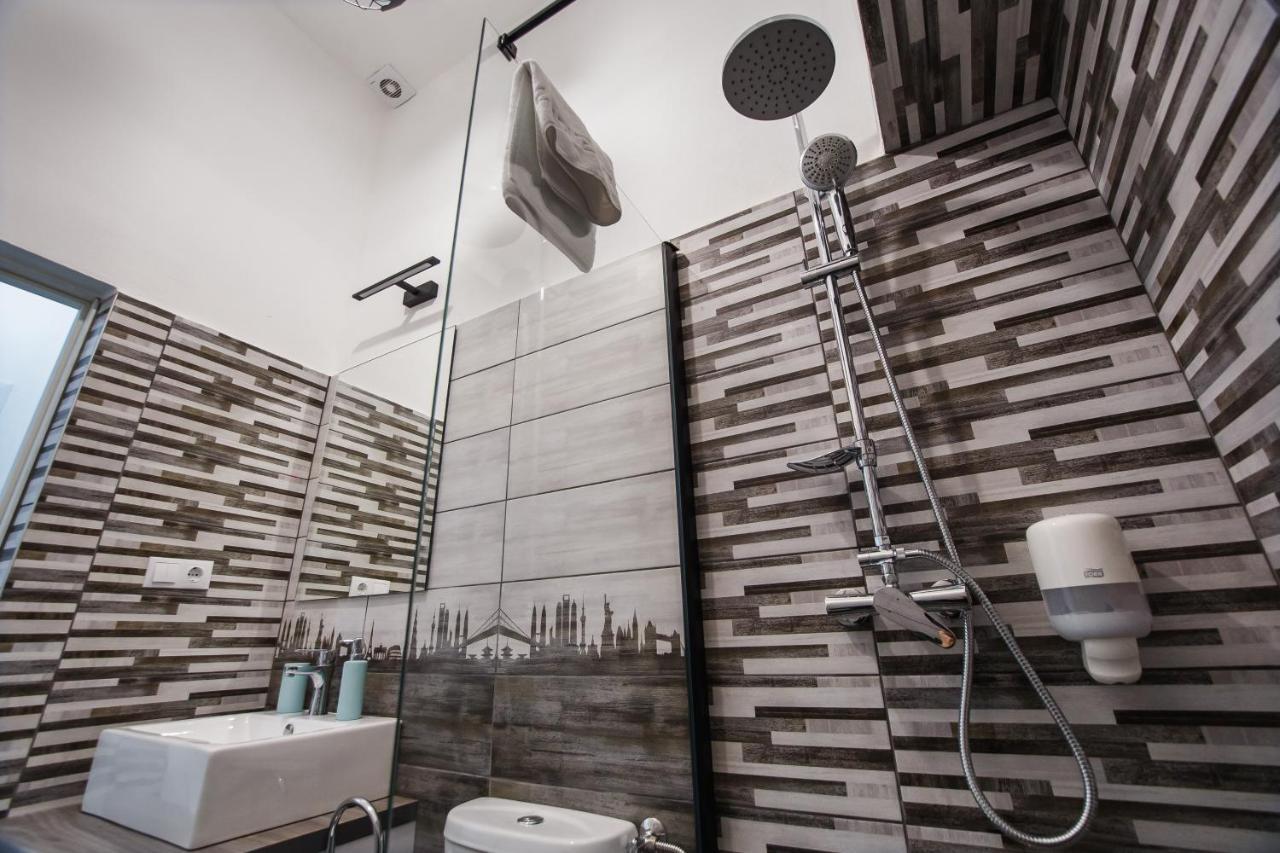Stunning, Newly Renovated Central Apartment Oradea Luaran gambar
