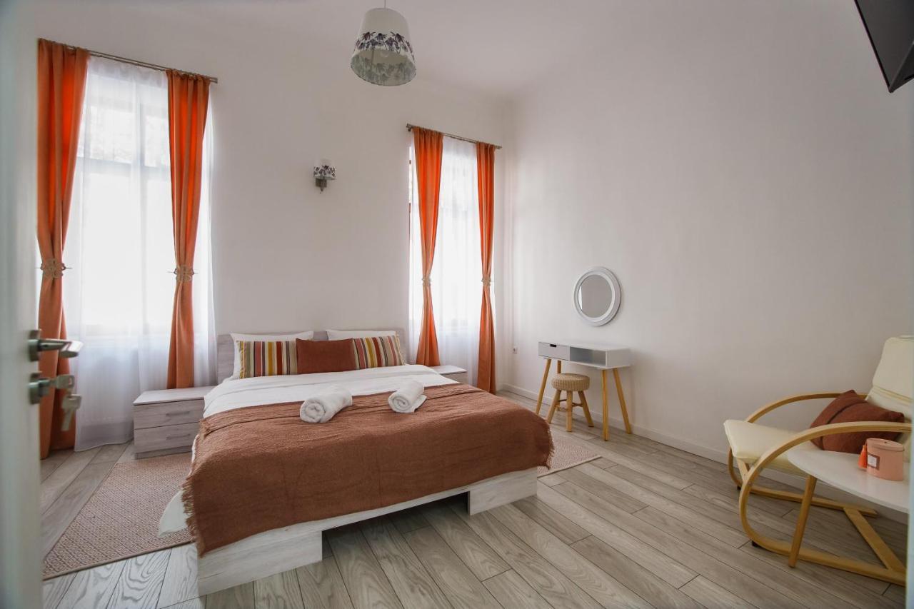 Stunning, Newly Renovated Central Apartment Oradea Luaran gambar