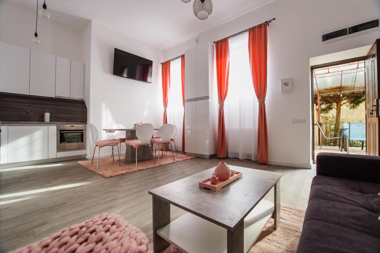 Stunning, Newly Renovated Central Apartment Oradea Luaran gambar