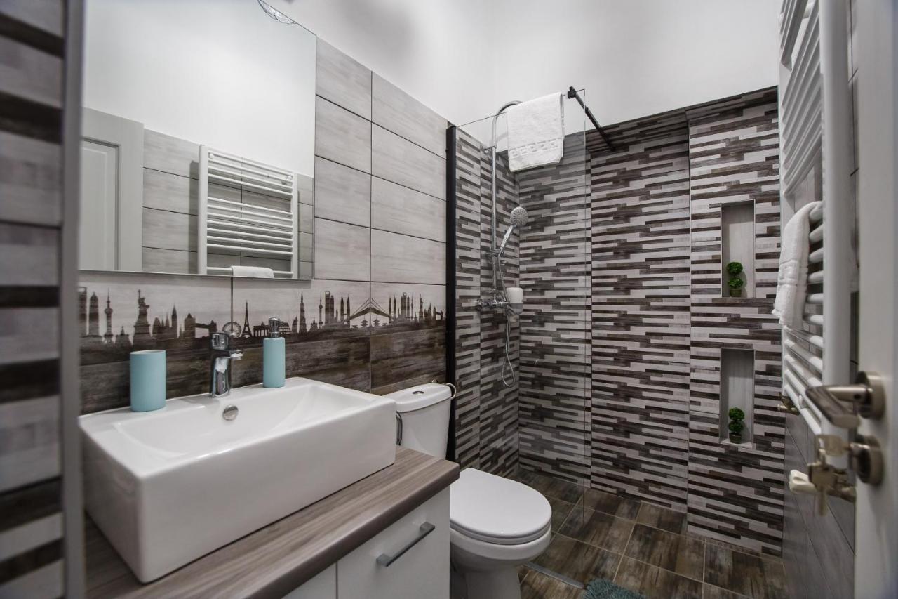 Stunning, Newly Renovated Central Apartment Oradea Luaran gambar