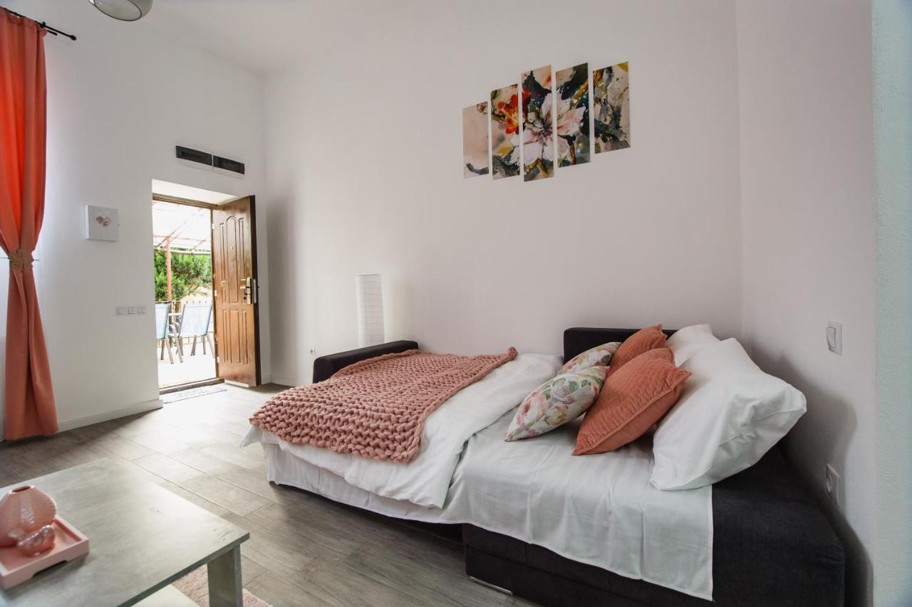Stunning, Newly Renovated Central Apartment Oradea Luaran gambar