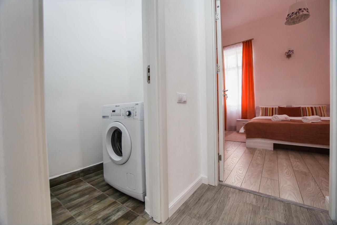 Stunning, Newly Renovated Central Apartment Oradea Luaran gambar